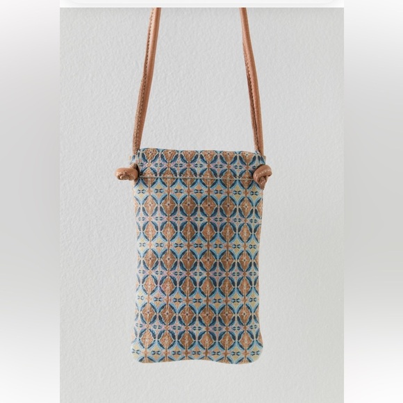 Free People NWT Let's Dance Phone Crossbody Bag - Picture 3 of 3
